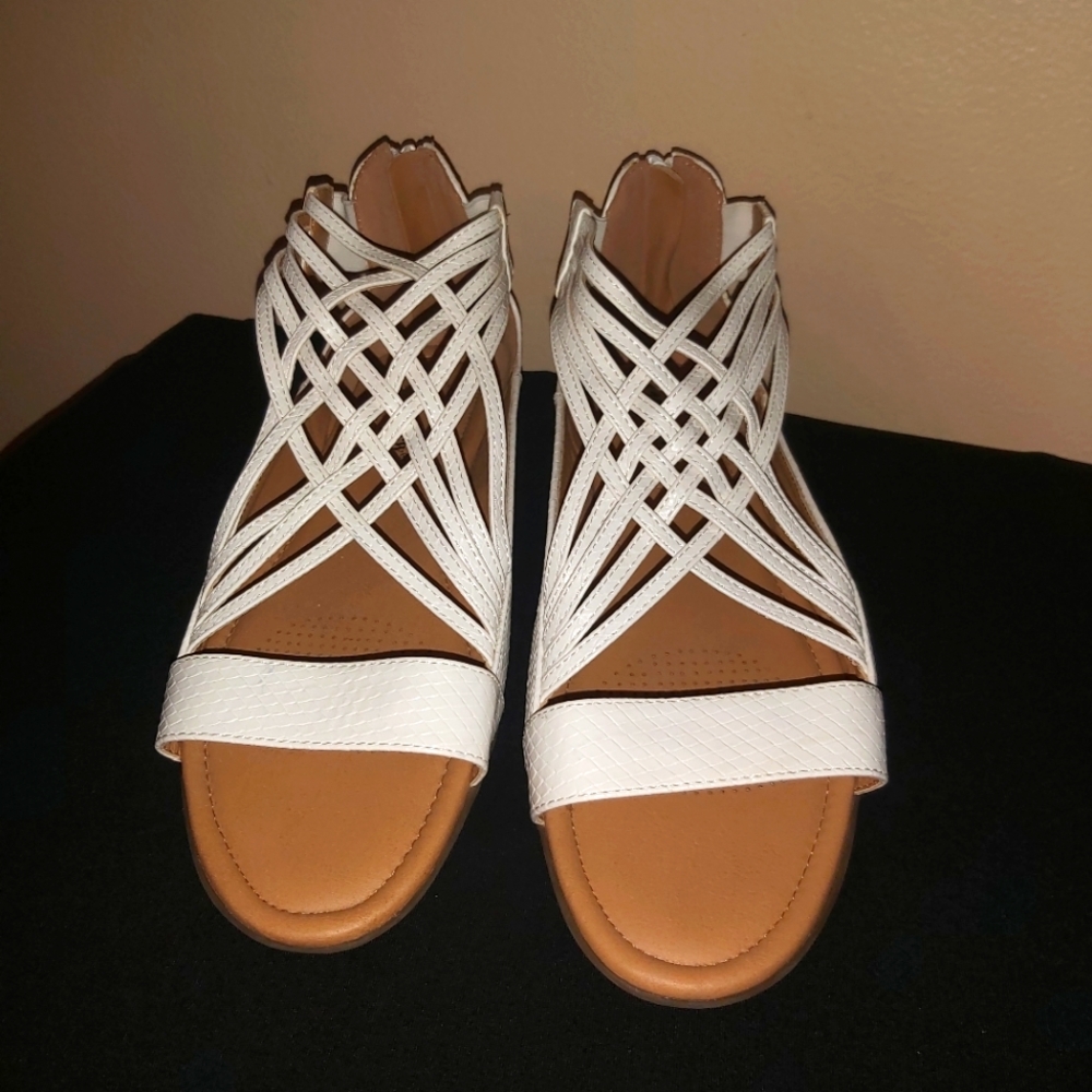 White Comfortview size 10 wide width Sandal